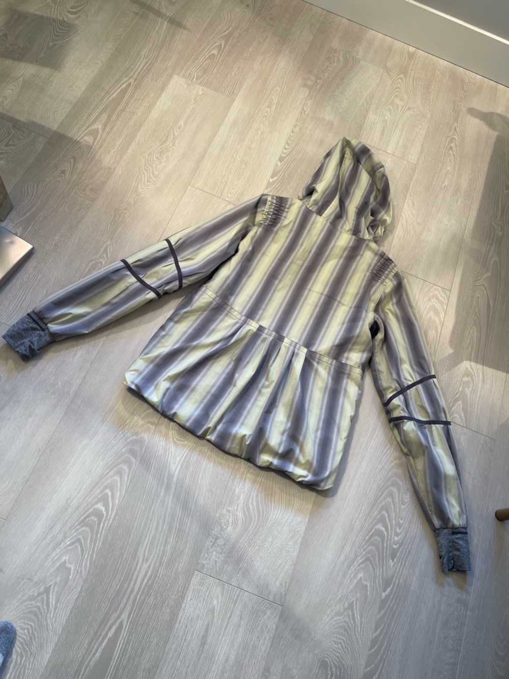 Lululemon Run Reflection Track & Field Jacket  Green Gray Stripes size 10 - Picture 14 of 15